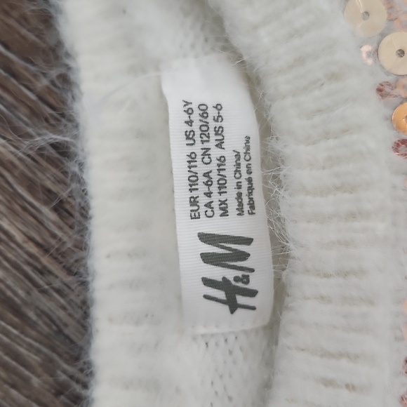 H&M Fuzzy Sweater with Sequins Little Girl 4-6T - Picture 2 of 4